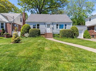 136 Boden Ave, Valley Stream, NY 11580
