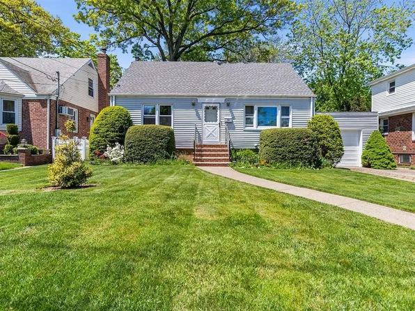136 Boden Avenue, Valley Stream, NY 11580