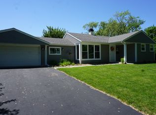 2101 Bluebird Ln, Rolling Meadows, IL 60008