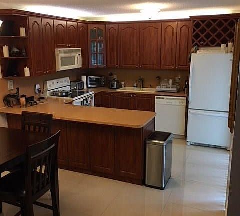 2nd image of 2572 Camelot Court #114