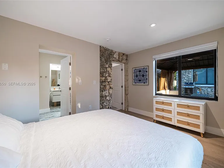 1663 SW 13th St — Photo 9