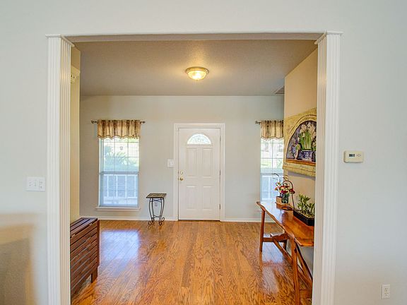 4th image of 706 Sherman Ave