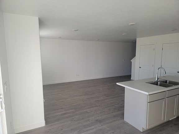 2nd image of 32 N Wayne Way