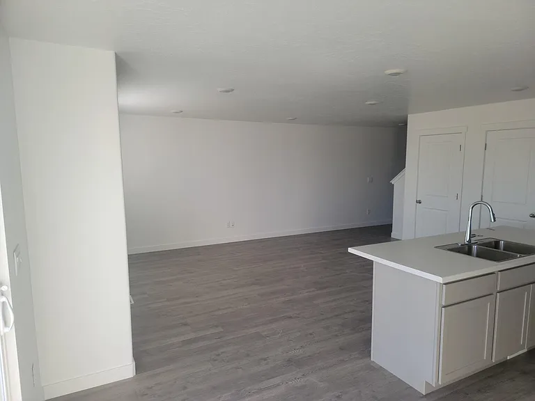 32 N Wayne Way — Photo 2