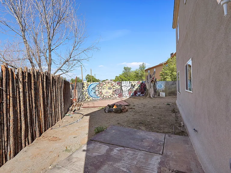915 Kinley Ave NW — Photo 37