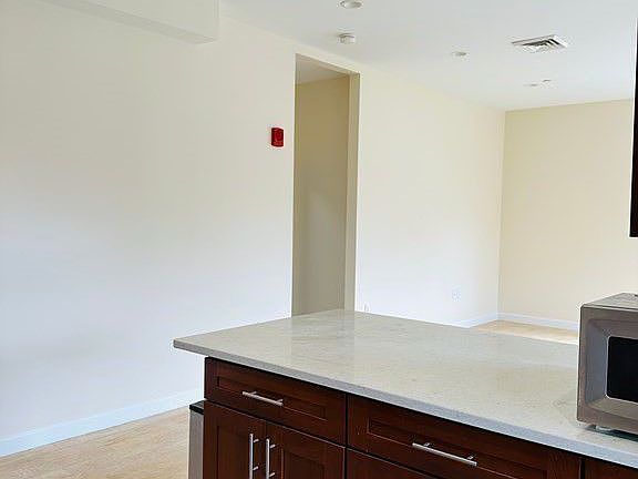 5th image of 909 Hancock St #2-A