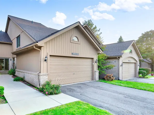 29556 Sierra Pointe Cir, Farmington, MI 48331
