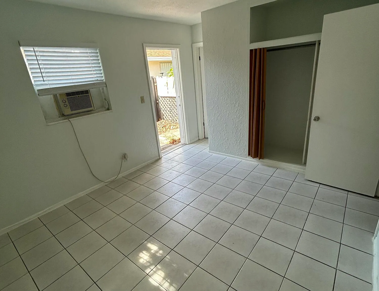 1 bed, 1.0 bath, 2560 sqft, $1,600 — Photo 4