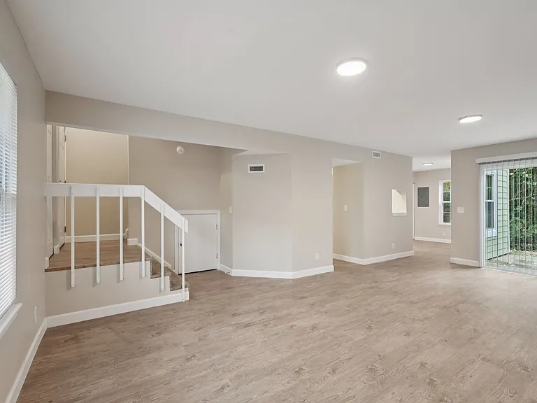 Pier 39 Apartments & Townhomes — Photo 56