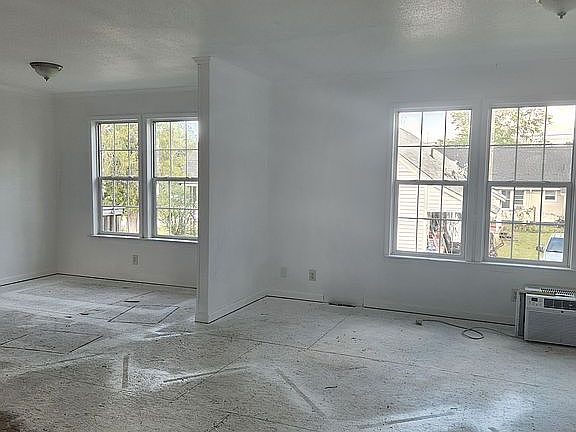 4th image of 515 Poplar St