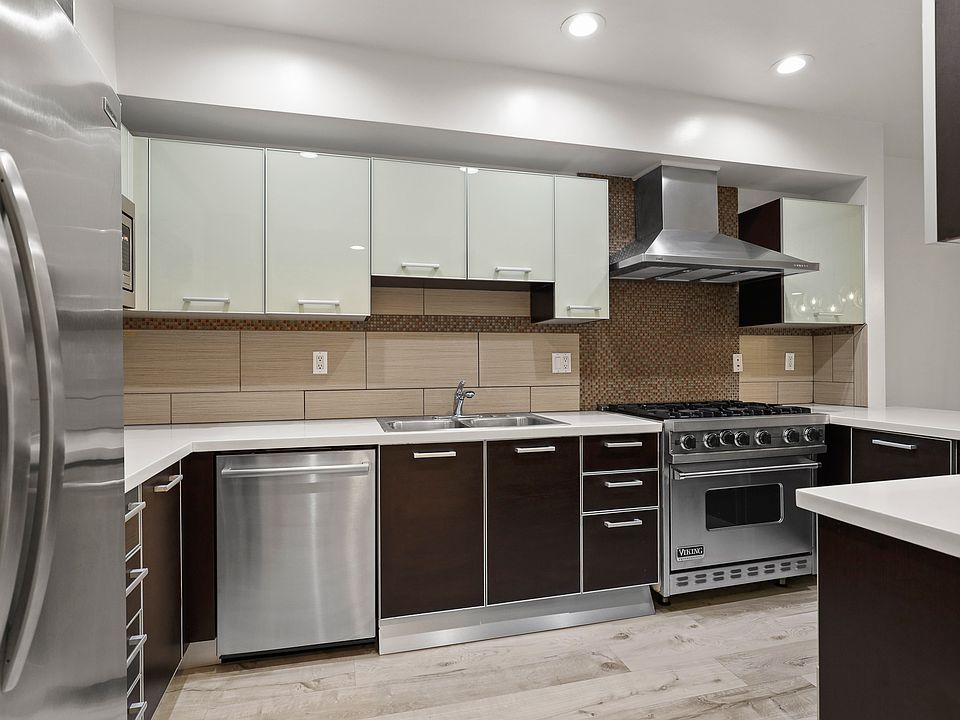 Large-Size Kitchen with Energy-Efficient Appliances