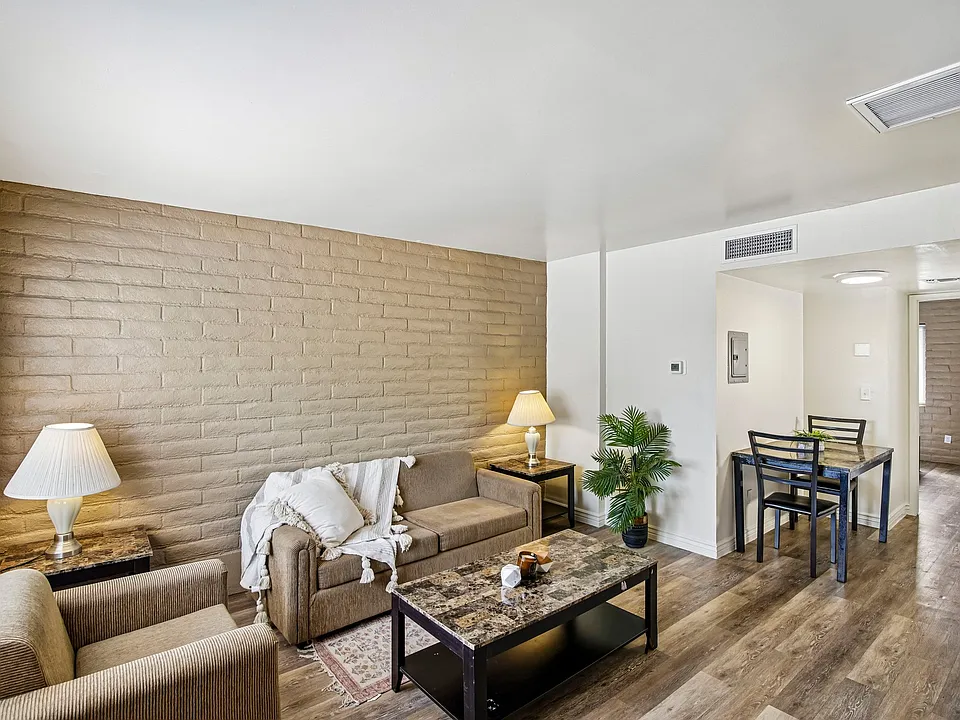 University Lee Apartments