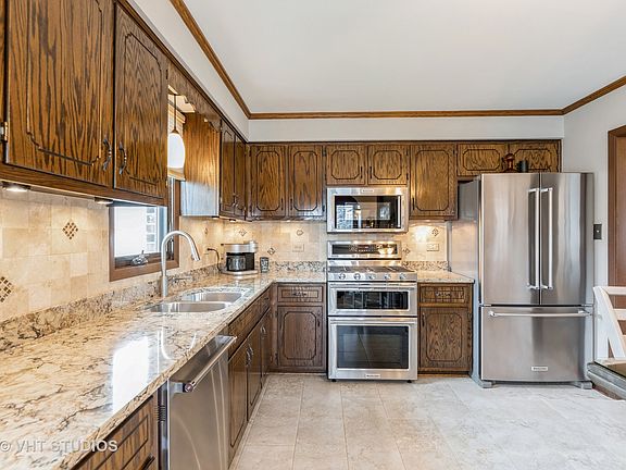 4th image of 16113 Apple Ln