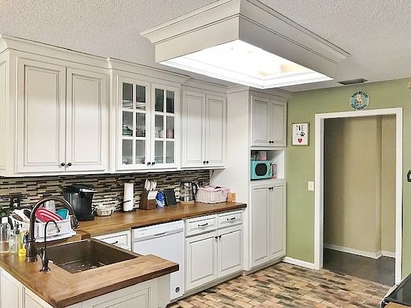 5th image of 1408 Camellia Way
