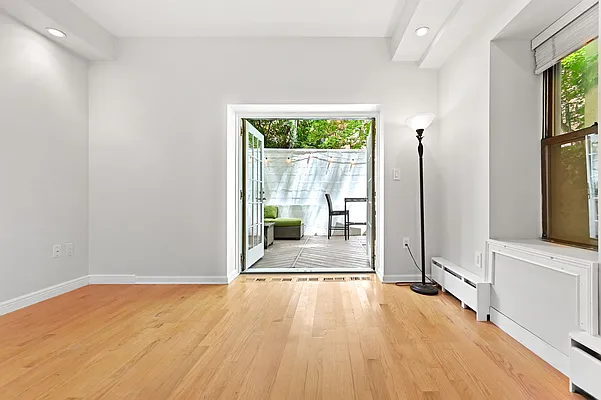 Sold by Poljan Properties Inc. | media 22