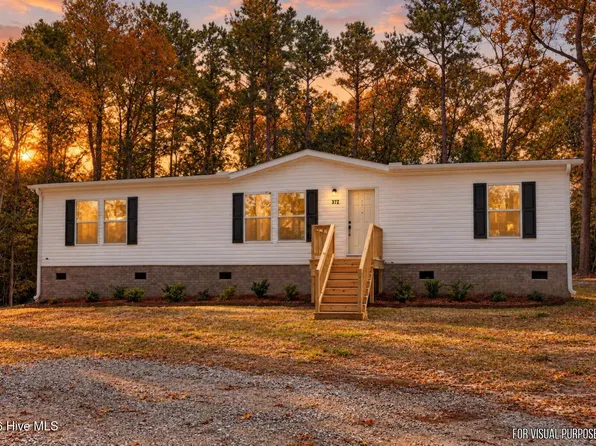 372 Mallard Roost Drive, Burgaw, NC 28425
