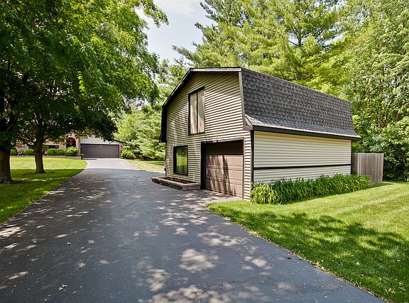 4th image of 35260 N Edgewood Dr