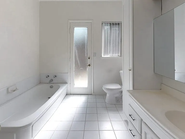 22545 Hatteras St — Photo 21