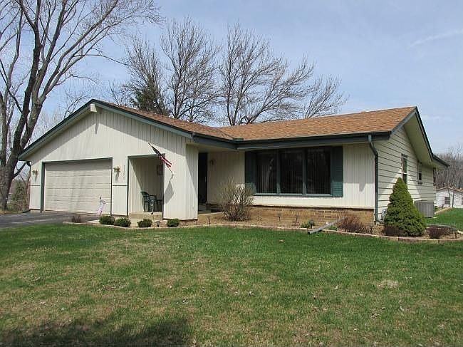 1st image of 3390 Moraine Dr