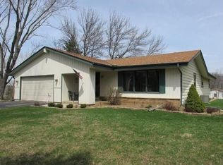 3390 Moraine Dr, Hubertus, WI 53033