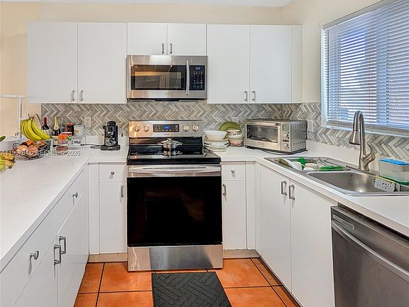 2nd image of 6205 Kendale Lakes Cir APT 289
