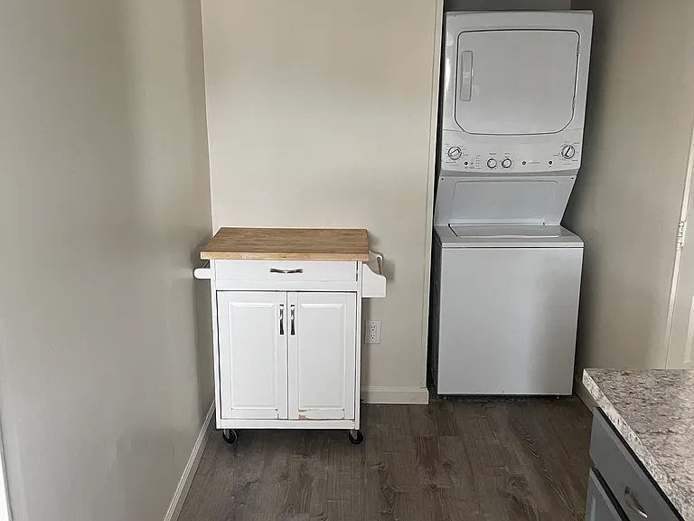 498 W Main St — Photo 20