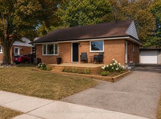 36 Edgewood Dr, Kitchener, ON N2M 2A1