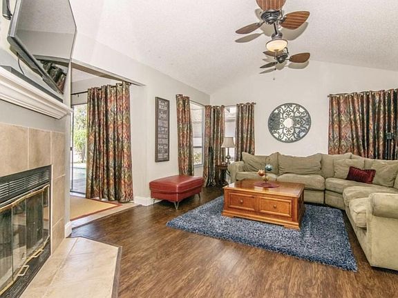 3rd image of 7121 Silvermill Dr