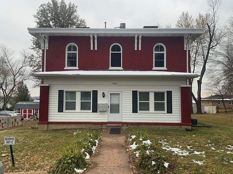 1st image of 608-1 W Schuetz St