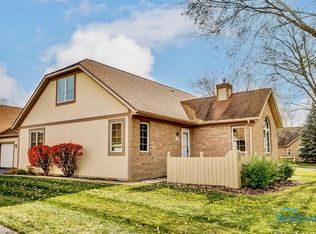 726 Turnbury Ln, Perrysburg, OH 43551