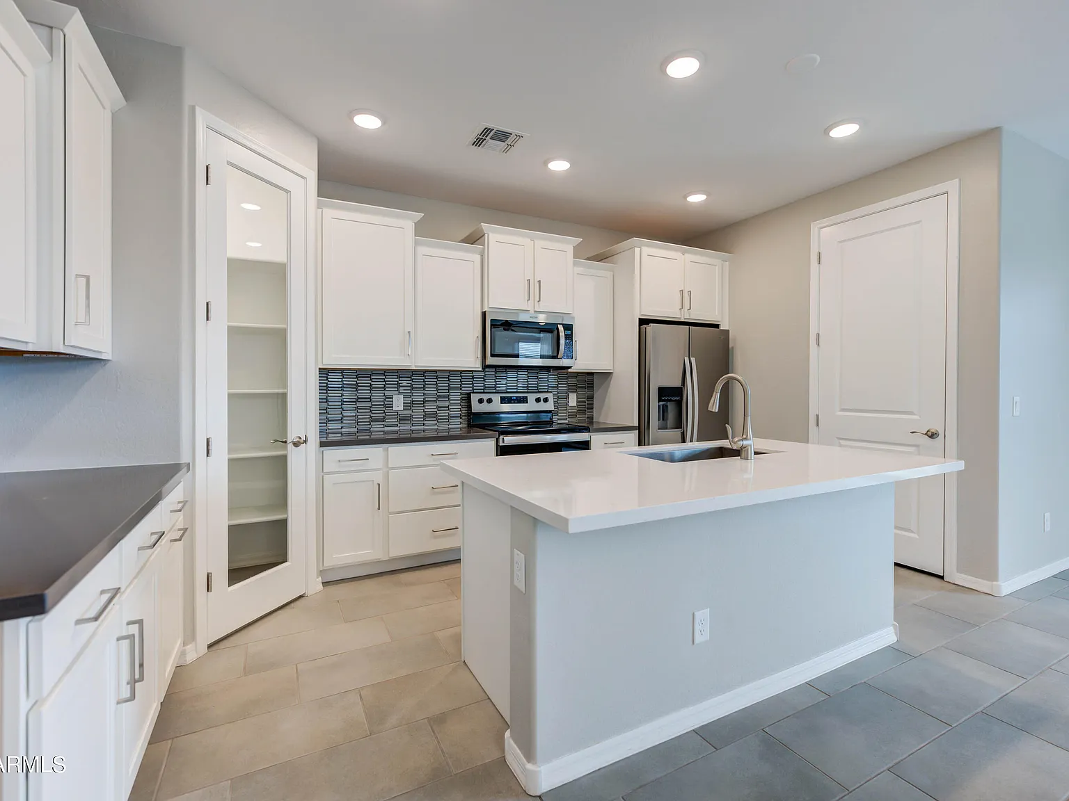 3 bed, 2.0 bath, 1525 sqft, $2,295 — Photo 3
