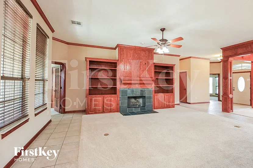 4 bed, 2.5 bath, 2524 sqft, $2,610 — Photo 3