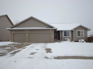 303 SW 32nd St, Ankeny, IA 50023