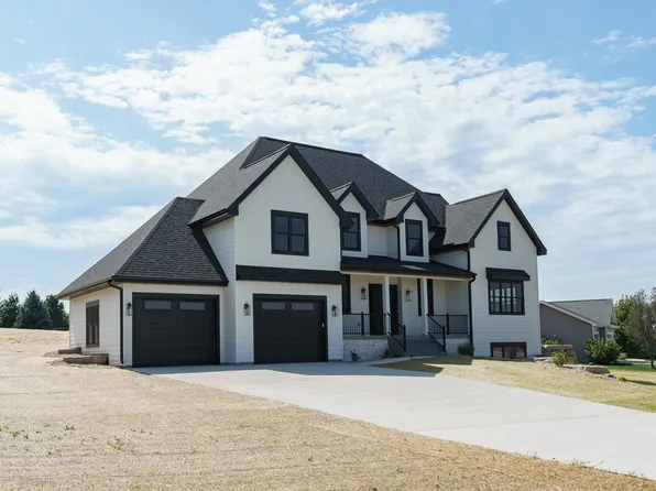 7184 Pfeil Bend Road, Bristol, WI 53590