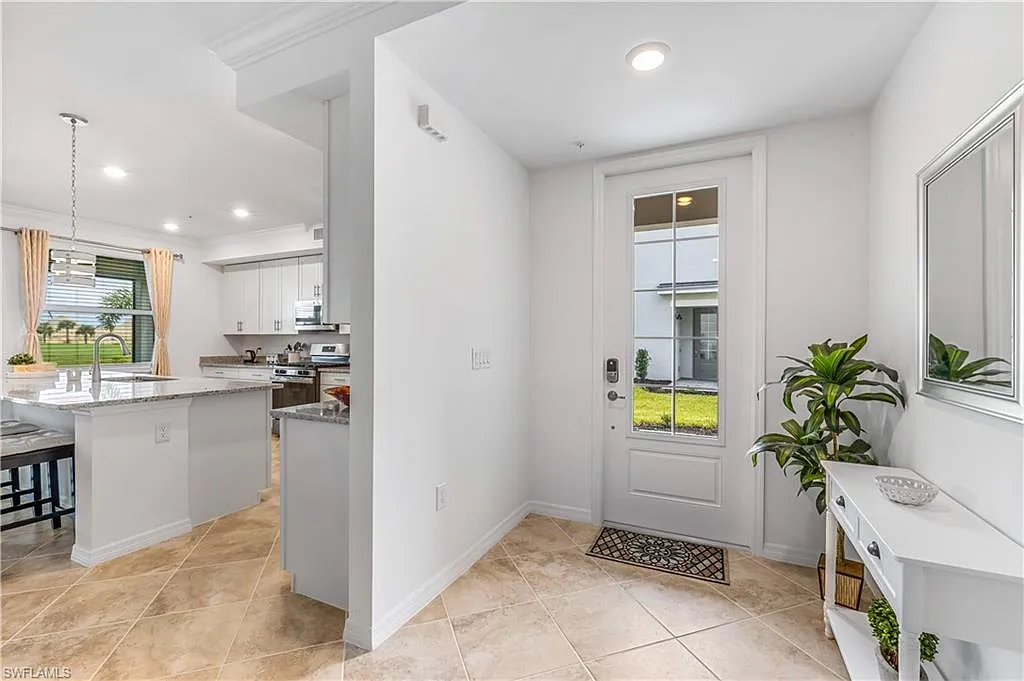 3 bed, 2.0 bath, 1741 sqft, $8,800 — Photo 4