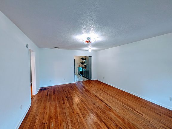 3rd image of 521 NE 5th St