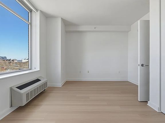 3rd image of 81 Fleet Pl APT 9B