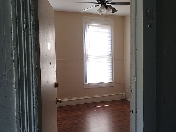 bedroom/living room entry