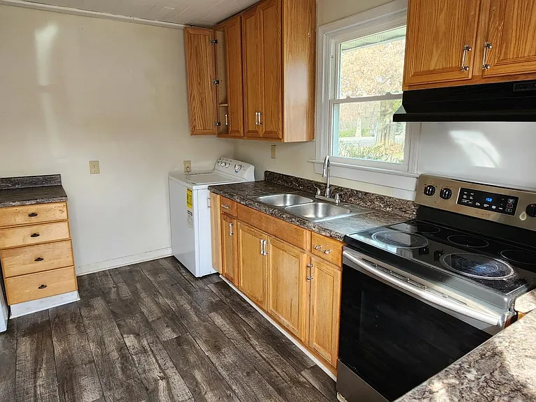327 Lynch St — Photo 12