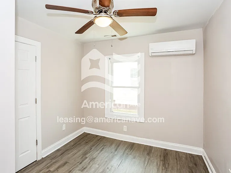 17896_013_main_bedroom_12.jpg