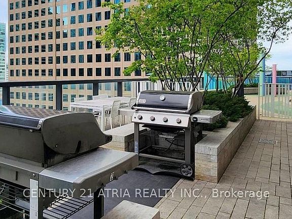 4th image of 100 Harbour St #6604