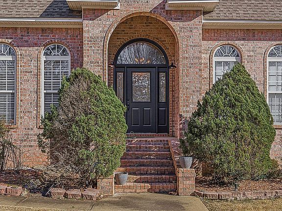 2nd image of 3916 Brandywine Dr