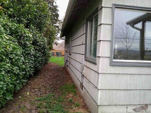 2nd image of 1065 7th Ave