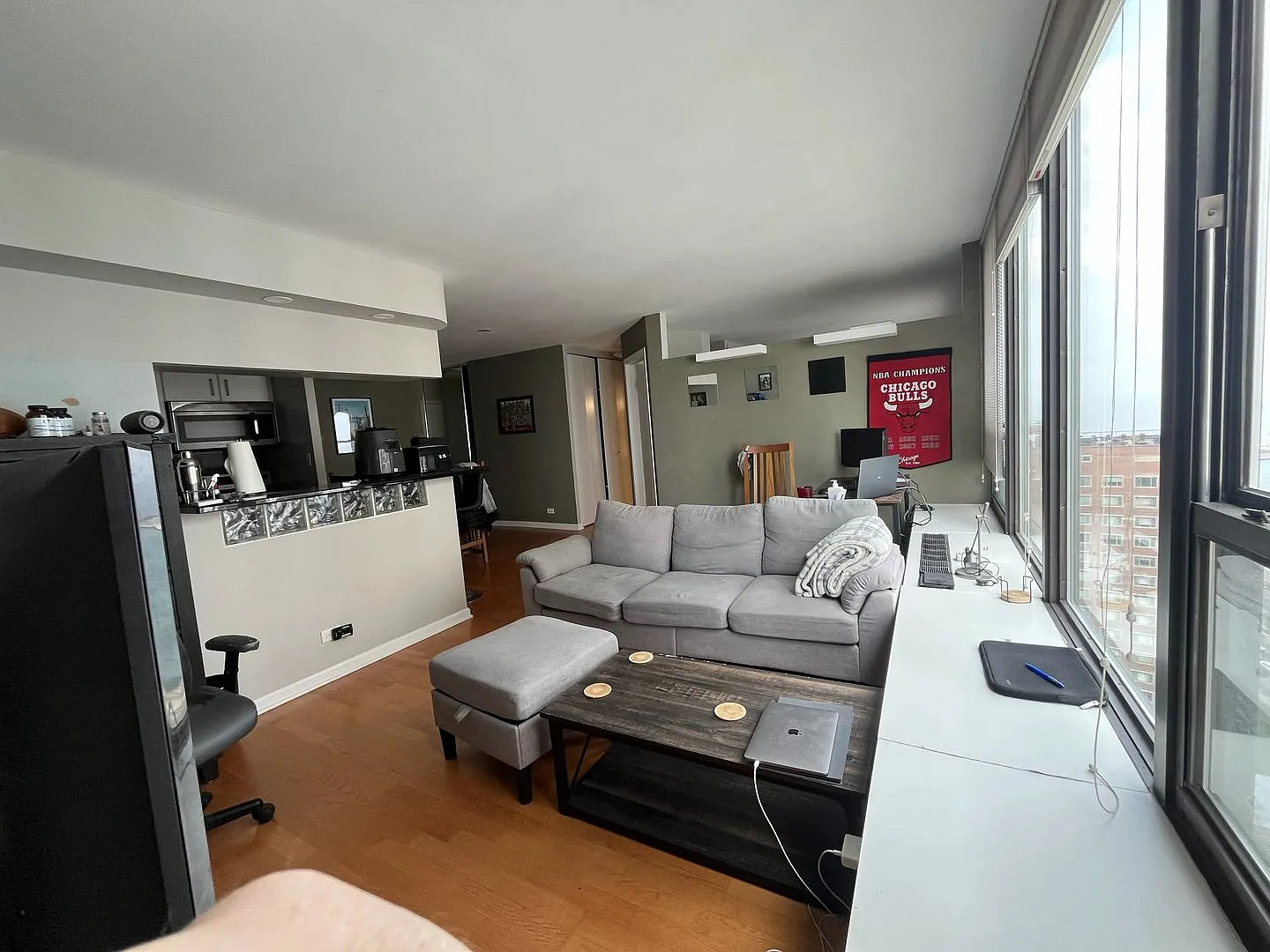 Gold Coast - Fantastic 1bd/1bth Apartment For Rent! — Photo 4