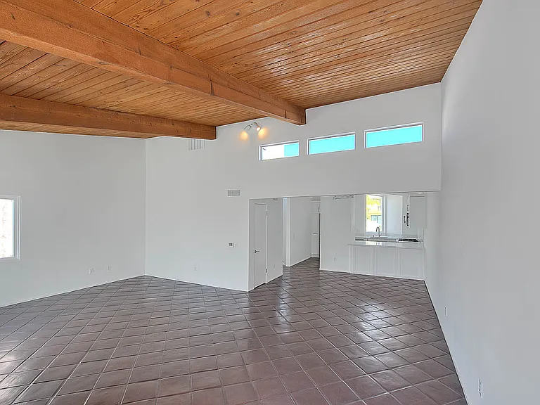 310 Bayview Dr — Photo 19