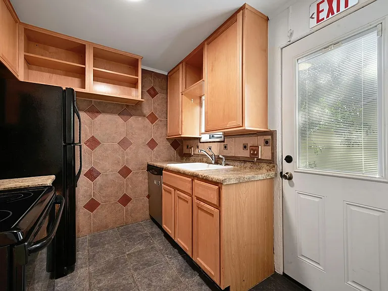 2829 San Gabriel St — Photo 26
