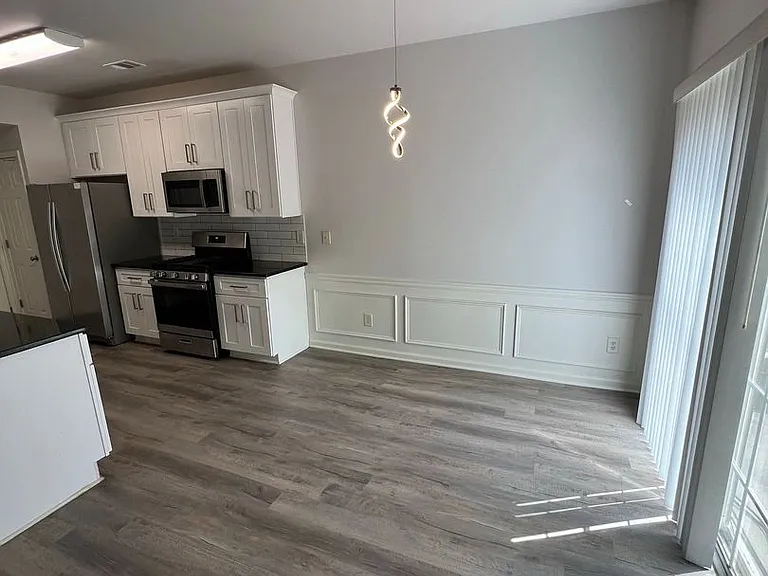 2048 Fosco Dr — Photo 10