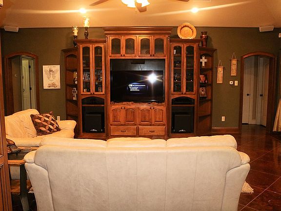 4th image of 907 Beaver Lake Dr