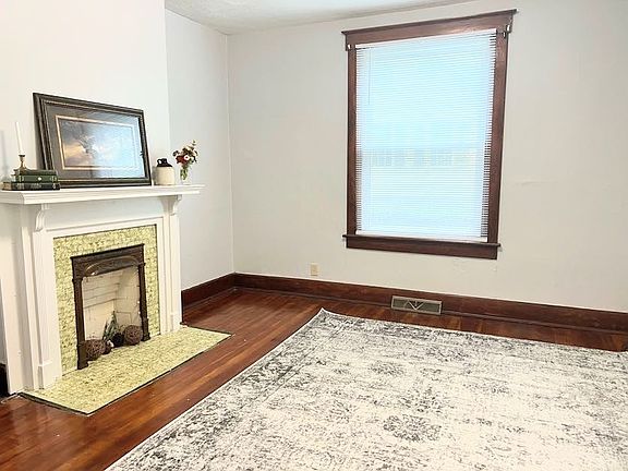 2nd image of 253 N Pearl Ave