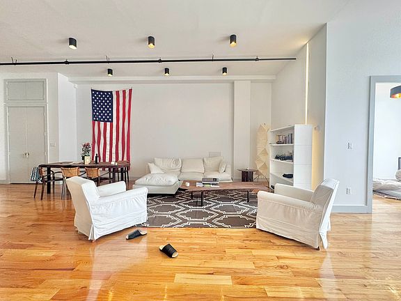 3rd image of 255 McKibbin St #214A